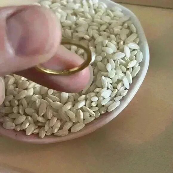 Hammered gold tone ring and bracelet - Picture 4 of 4